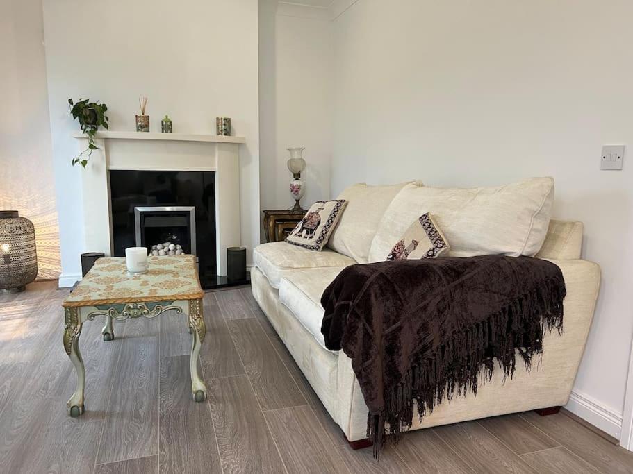 Cosy 2 Double Bed Apartment Swords Exterior foto